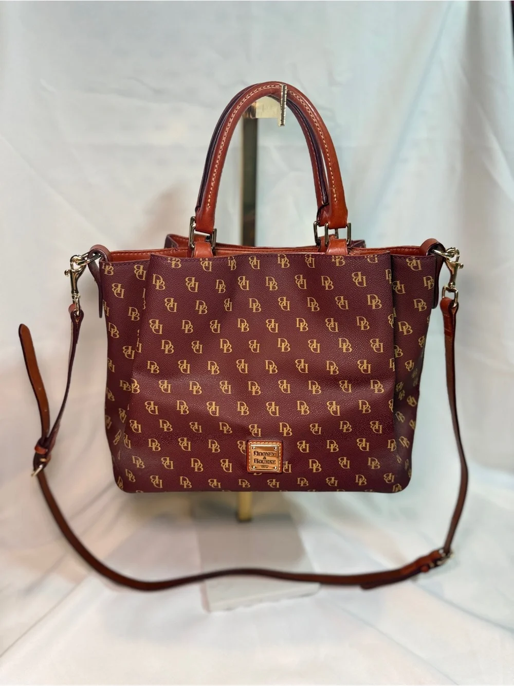 Dooney & Bourke classic dooney